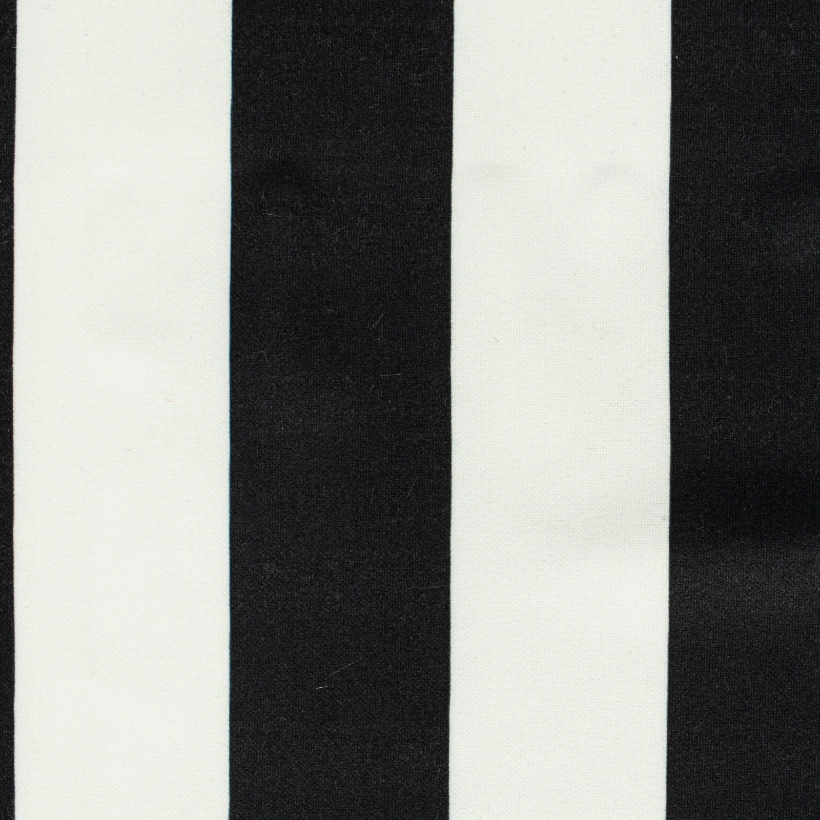 BLACK & WHITE