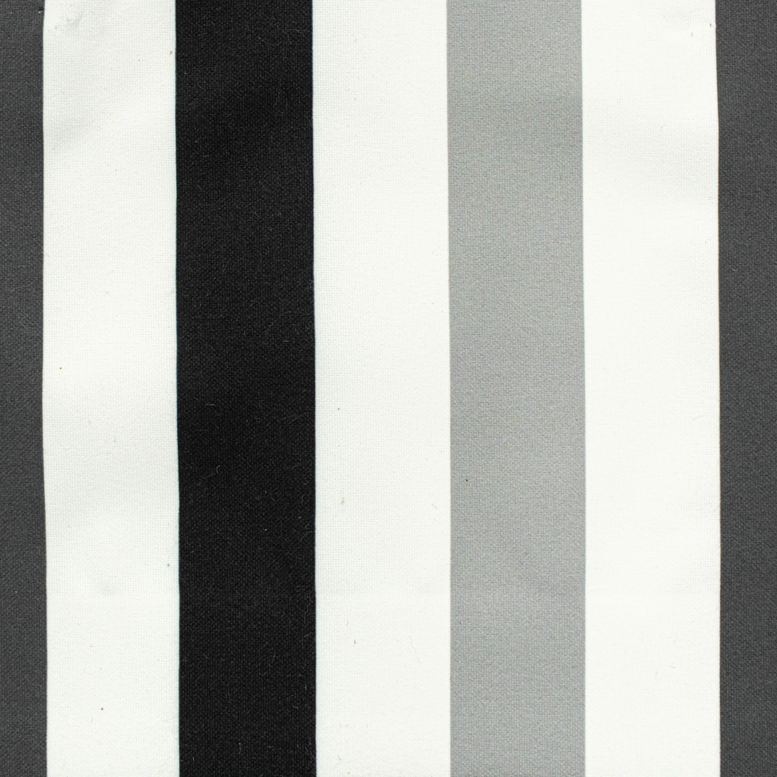 BLACK & WHITE