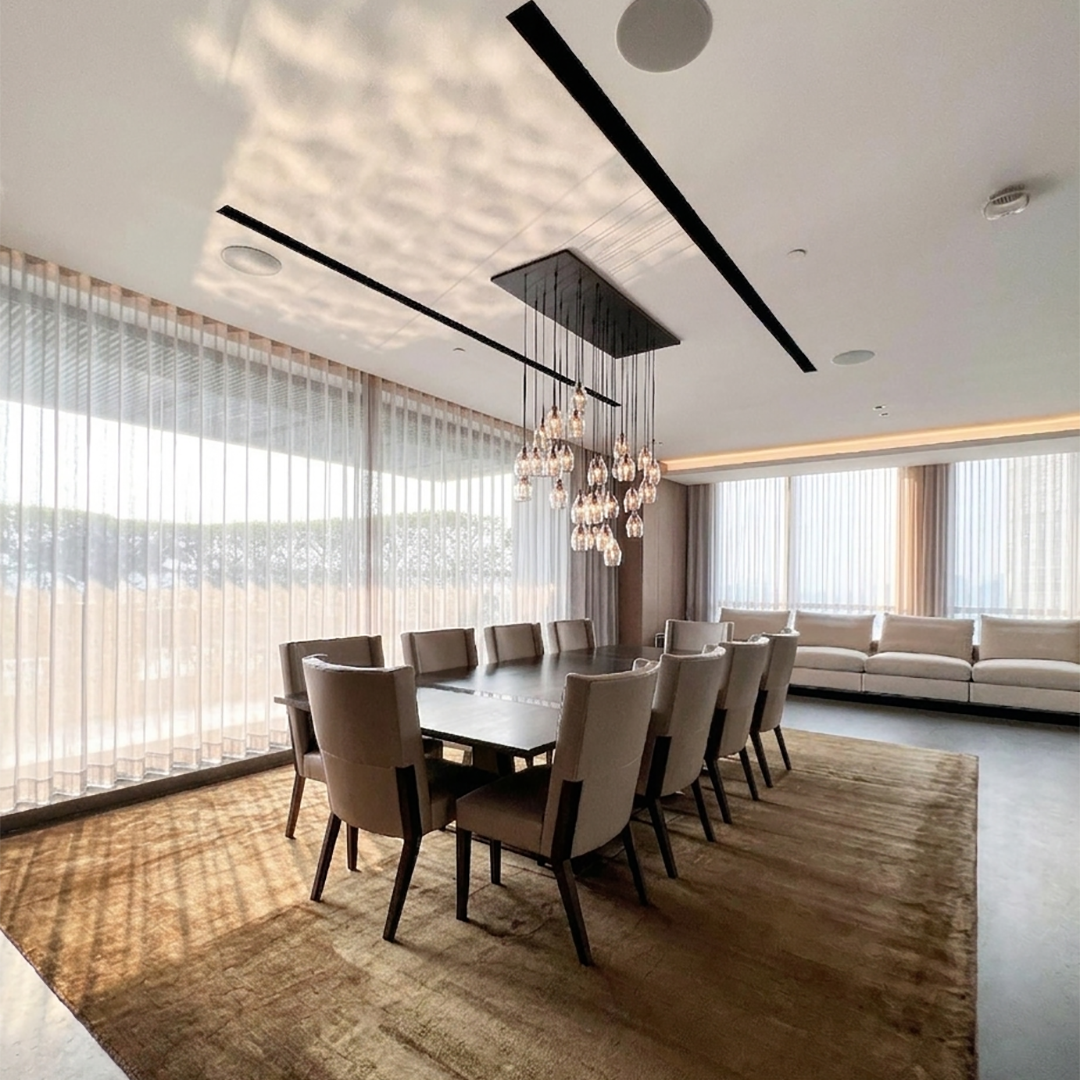 SHEER CHARM scenography
